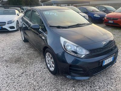 Usata Kia Rio Active 81 CV (59 kW) 2016 Grigio Utilitaria