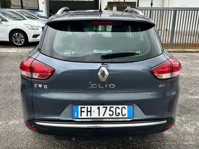 Usado Renault Clio GrandTour 75 CV (55 kW) 2017 Gris Familiar