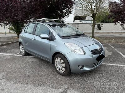 Usata Toyota Yaris 87 CV (63 kW) 2008 Grigio Utilitaria
