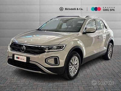 Usata VW T-Roc Life 110 CV (80 kW) 2023 Beige SUV