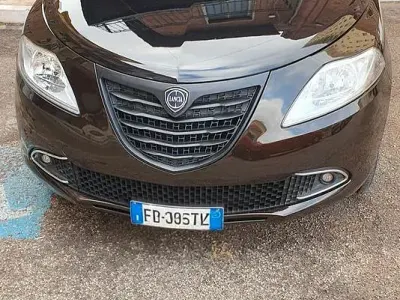 Usata Lancia Ypsilon 80 CV (58 kW) 2014 Nero Utilitaria
