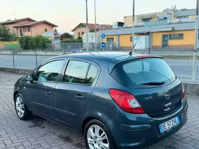 Usata Opel Corsa Cosmo 75 CV (55 kW) 2007 Utilitaria