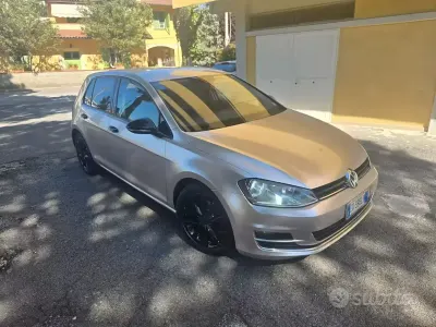 Begagnad VW Golf VII Highline 150 HK (110 kW) 2014 Beige Sedan