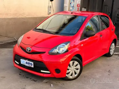 Usata Toyota Aygo Connect Style 68 CV (50 kW) 2012 Rosso Utilitaria