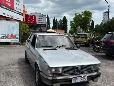 Usata Alfa Romeo Giulietta Ti 129 CV (94 kW) 1982 Grigio Berlina