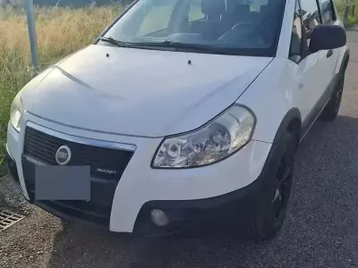 Usata Fiat Sedici 120 CV (88 kW) 2006 Bianco SUV