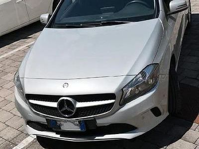Usata Mercedes A180 109 CV (80 kW) 2016 Grigio Berlina