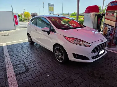 Usata Ford Fiesta Titanium 95 CV (69 kW) 2015 Bianco Utilitaria