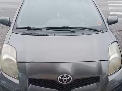 Begagnad Toyota Yaris 100 HK (73 kW) 2010 Grå Halvkombi