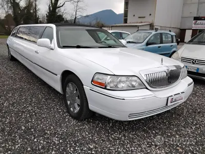 Usata Lincoln Town Car 242 CV (177 kW) 2005 Bianco Berlina