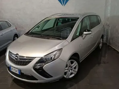 Usata Opel Zafira Tourer 150 CV (110 kW) 2012 Argento Monovolume