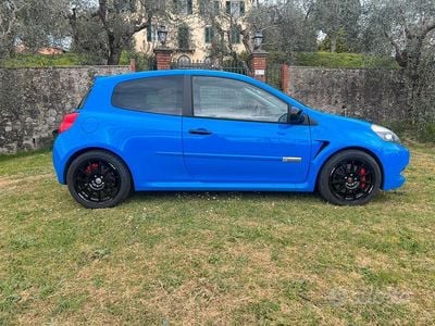Usado Renault Clio IV R.S. 203 CV (149 kW) 2012 Azul Berlina