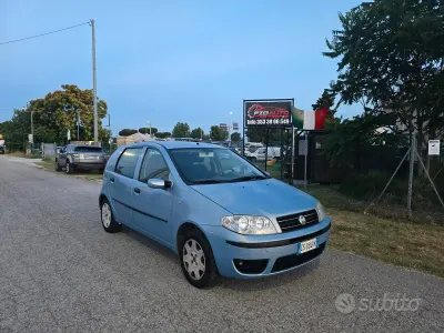 Usata Fiat Punto 60 CV (44 kW) 2004 Bluazzurro Utilitaria