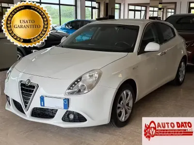 Gebraucht Alfa Romeo Giulietta Distinctive 105 PS (77 kW) 2013 Weiß Kleinwagen