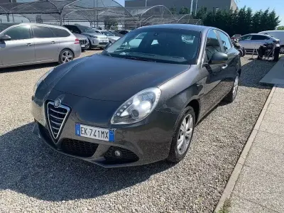 Usata Alfa Romeo Giulietta Exclusive 140 CV (102 kW) 2012 Grigio Utilitaria