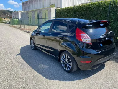 Usata Ford Fiesta ST-Line 75 CV (55 kW) 2017 Nero Utilitaria