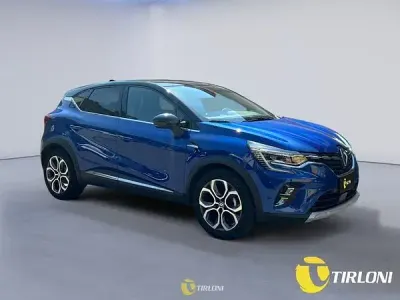 Begagnad Renault Captur Techno 101 HK (74 kW) 2023 Blå SUV