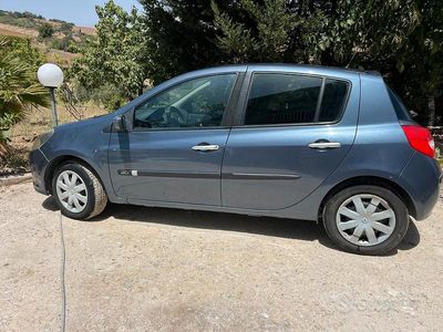 Usata Renault Clio II 65 CV (47 kW) 2009 Blu Utilitaria