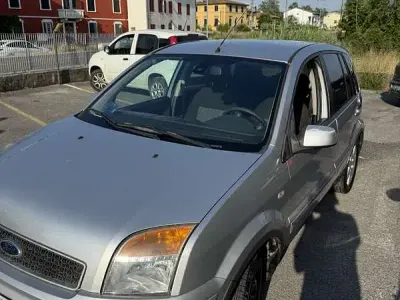 Usata Ford Fusion 68 CV (50 kW) 2008 Grigio Utilitaria