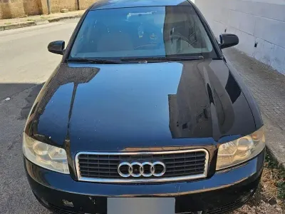 Usata Audi A4 130 CV (95 kW) 2002 Bluazzurro Berlina