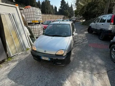 Usata Fiat 600 54 CV (39 kW) 2003 Grigio Berlina