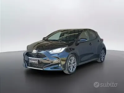 Usata Toyota Yaris Hybrid Lounge 92 CV (67 kW) 2024 Nero Berlina