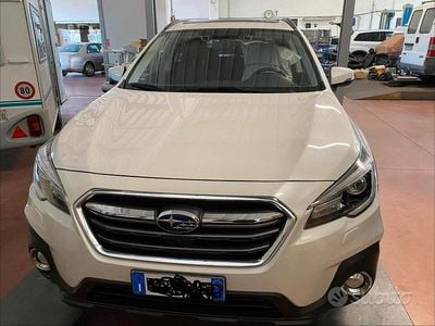 Usata Subaru Outback 175 CV (128 kW) 2019 Bianco Station wagon