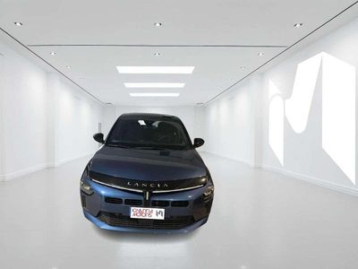 Usata Lancia Ypsilon 101 CV (74 kW) 2024 Blu lancia/tetto nero Utilitaria