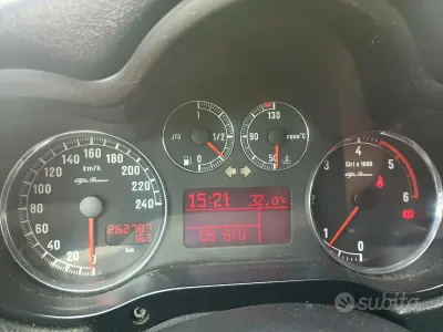 Usata Alfa Romeo 147 120 CV (88 kW) 2007 Nero Utilitaria