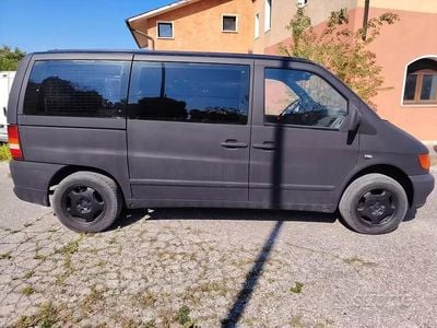 Usata Mercedes Vito 98 CV (72 kW) 1998 Nero Furgone