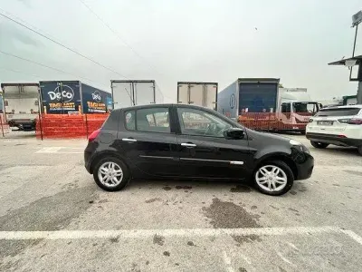 Usata Renault Clio 75 CV (55 kW) 2010 Nero