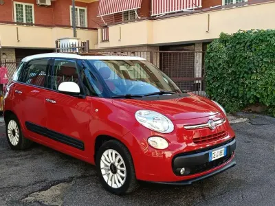 Begagnad Fiat 500L Lounge 105 HK (77 kW) 2013 Röd Minibuss
