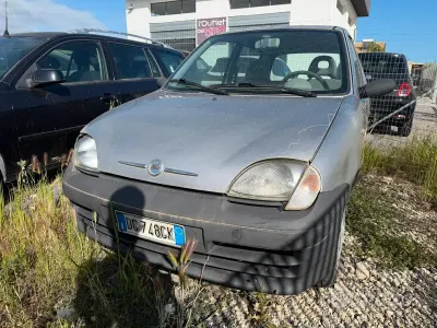 Käytetty Fiat 600 Active 54 HP (39 kW) 2007 Harmaa Viistoperä