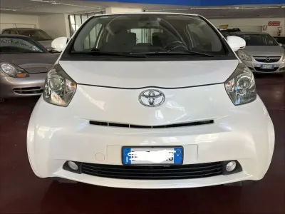 Usata Toyota iQ Sol 68 CV (50 kW) 2009 Bianco Utilitaria