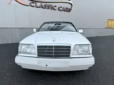 Usata Mercedes E200 136 CV (100 kW) 1994 Bianco Cabrio