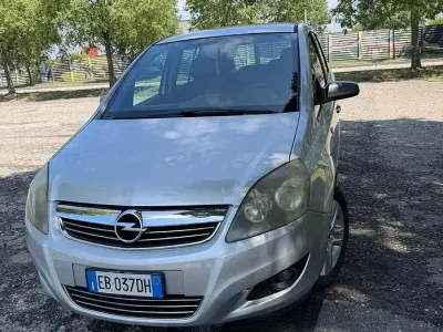 Usata Opel Zafira 125 CV (91 kW) 2010 Grigio Monovolume