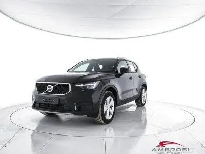 Neu Volvo XC40 Core 163 PS (119 kW) 2026 Schwarz SUV