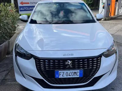 Usata Peugeot 208 Active 101 CV (74 kW) 2020 Bianco Utilitaria
