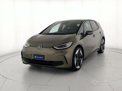 Dark olivine green metallizzat Usata 2023 VW ID.3 Pro Performance Utilitaria | 29.900 € (Buon prezzo)