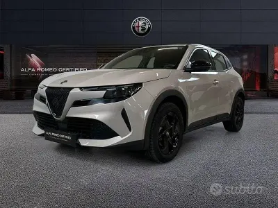 Usata Alfa Romeo Junior 145 CV (106 kW) 2025 Grigio SUV