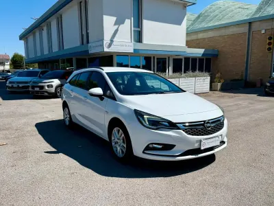 Usata Opel Astra Business 136 CV (100 kW) 2016 Bianco Station wagon