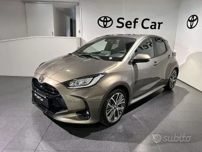 Usata Toyota Yaris Hybrid Lounge 131 CV (96 kW) 2024 Marrone Berlina