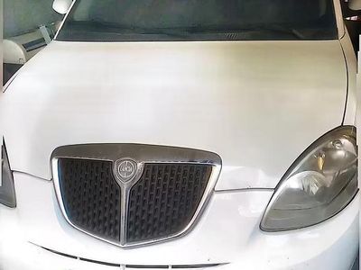 Usata Lancia Ypsilon 75 CV (55 kW) 2008 Bianco Utilitaria