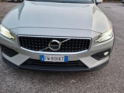 Käytetty Volvo V60 190 HP (139 kW) 2019 Harmaa Farmari
