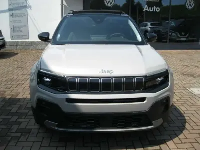 Uusi Jeep Avenger Summit 101 HP (74 kW) 2025 Harmaa Katumaasturi