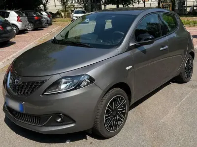 Usata Lancia Ypsilon 69 CV (50 kW) 2023 Grigio Utilitaria