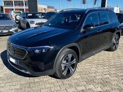 Käytetty Mercedes EQB300 167 kW (228 HP) 2023 Musta Katumaasturi