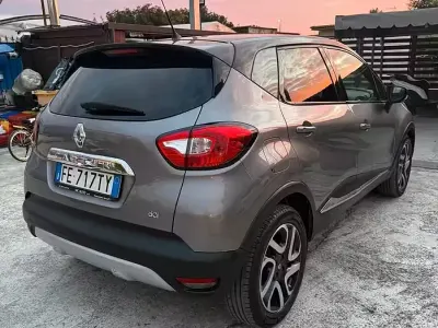 Usata Renault Captur 90 CV (66 kW) 2016 Grigio SUV