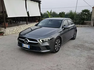 Usata Mercedes A180 Business 116 CV (85 kW) 2021 Grigio Berlina