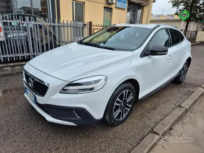 Usata Volvo V40 CC Business Edition 120 CV (88 kW) 2018 Bianco Station wagon